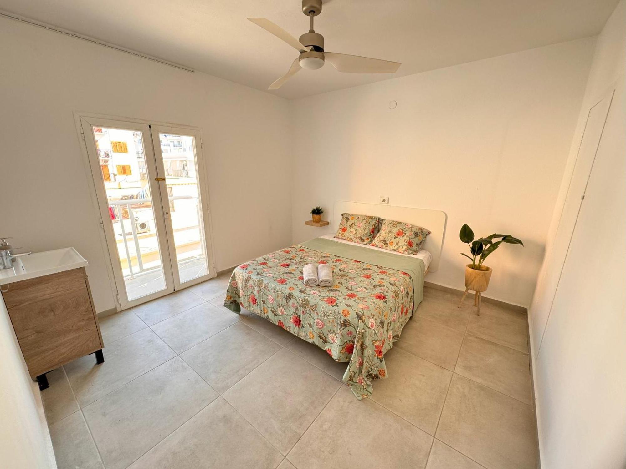 Cisne By Nest Hostel Sant Antoni de Portmany Esterno foto
