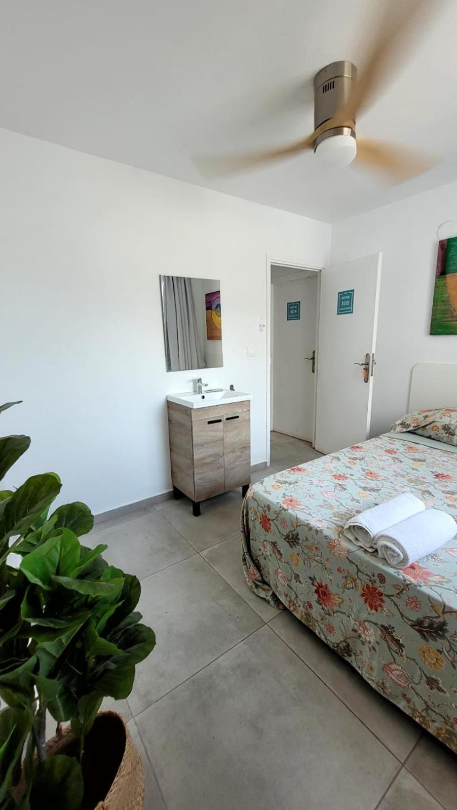 Cisne By Nest Hostel Sant Antoni de Portmany Esterno foto